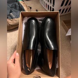 NWT Clarks Un Hugh Step Black Leather Loafers Size 11